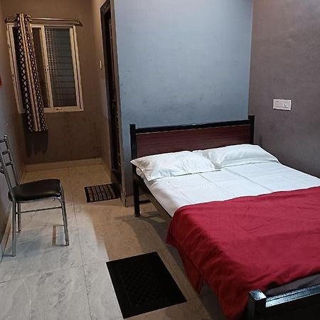 Radhika Lodge Bellary Buitenkant foto