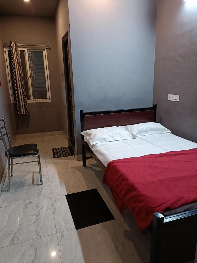 Radhika Lodge Bellary Buitenkant foto